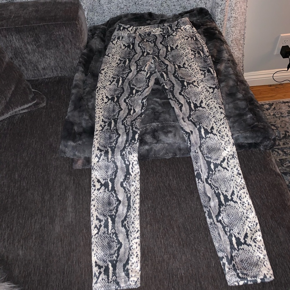Snake skin skinny pant